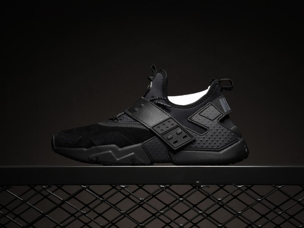 nike air huarache drift triple black