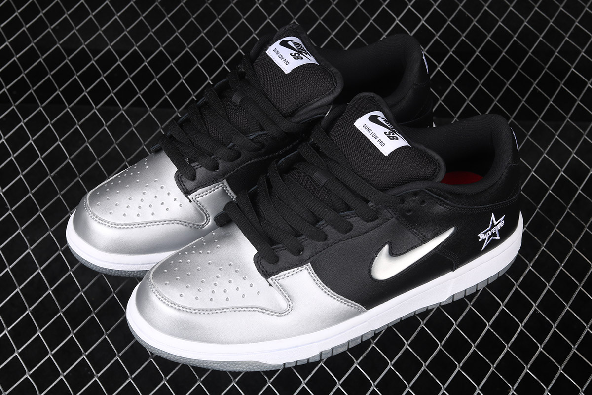 black and silver supreme dunks