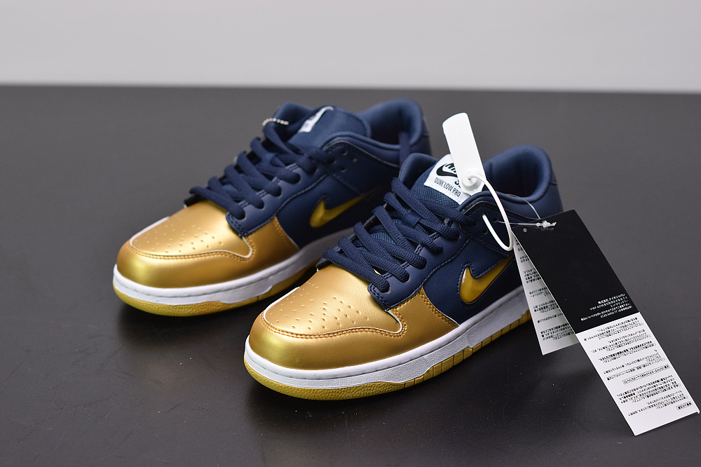 supreme x nike sb dunk low metallic gold